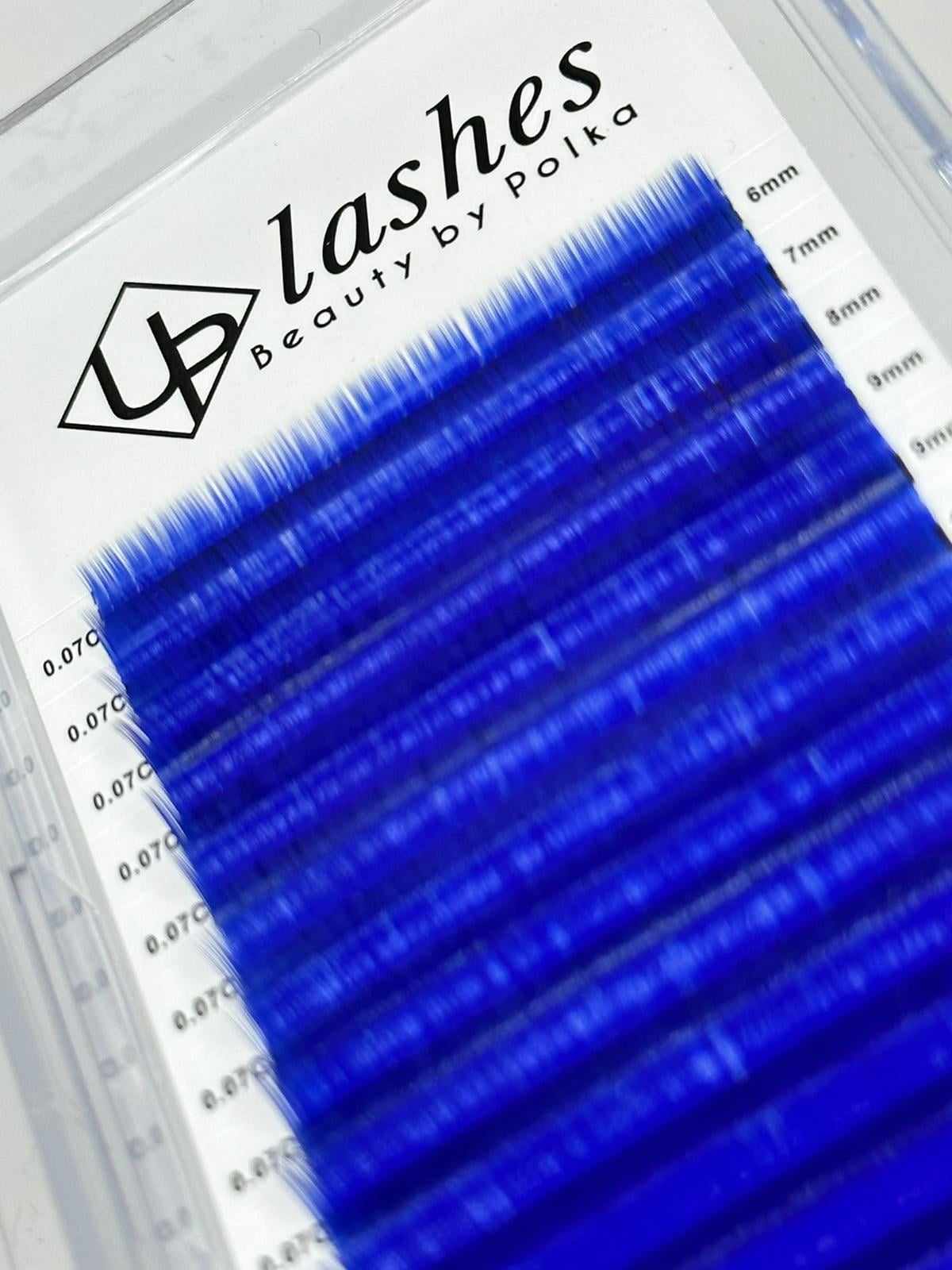 UPLashes blue eyelash extensions in clear plastic tray