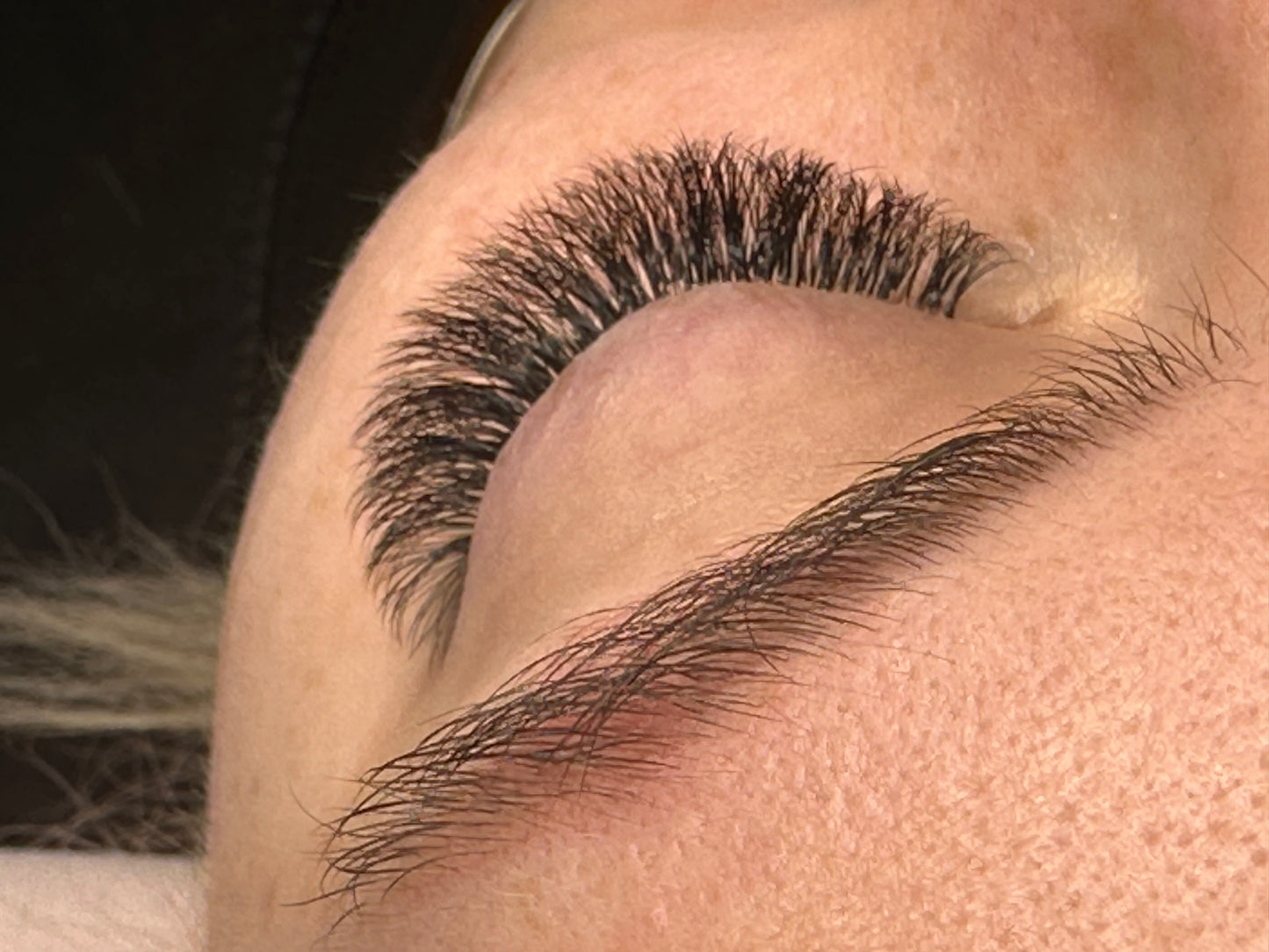 Training Eyelash Extensions - Mega Volume Method